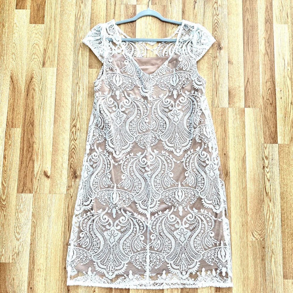 Roz & Ali White Lace Dress